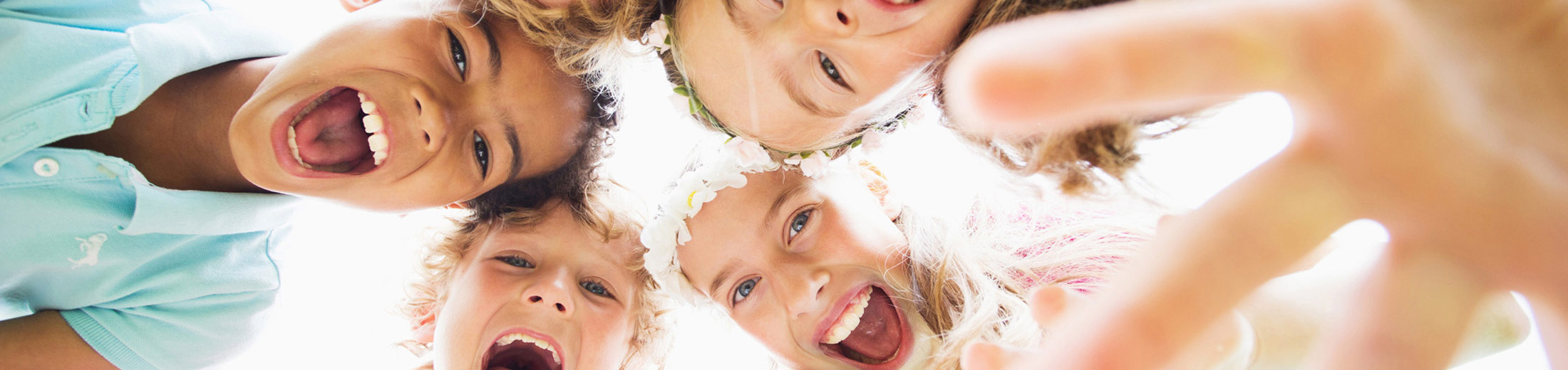 Dieses Bild zeigt Kinder die viel Spaß haben und lachen